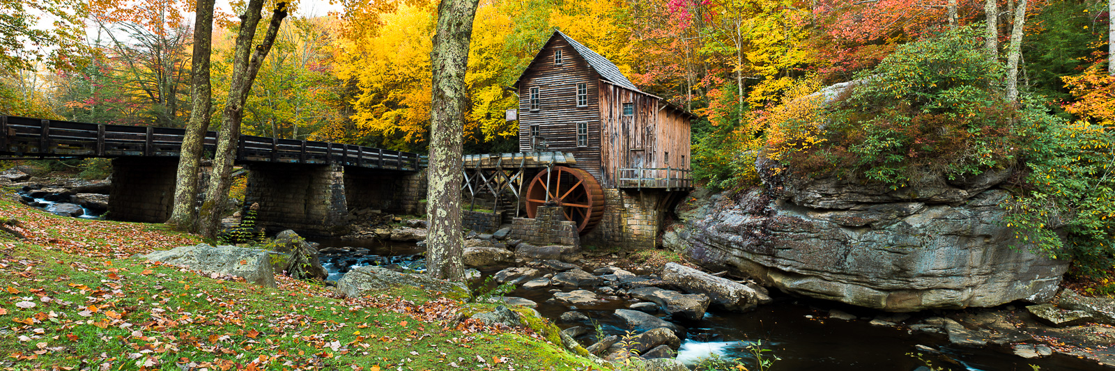 The Glade Creek Grist Mill in full foliage.